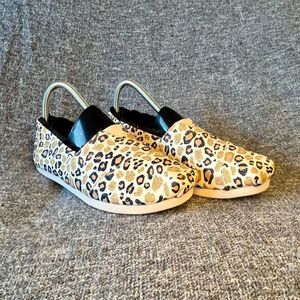 TOMS Alpargatas Womens 9.5 Shoes Tan Leopard Glitter Slip On Faux Fur